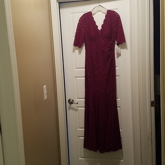 Davids Bridal V Neck Ruched Lace Mermaid Gown 3/4 Sleeves - Picture 3 of 3